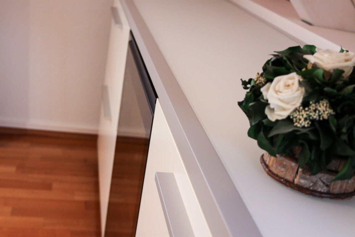 Bauleiter Innenausbau: Sideboard mit Weinkühlschrank